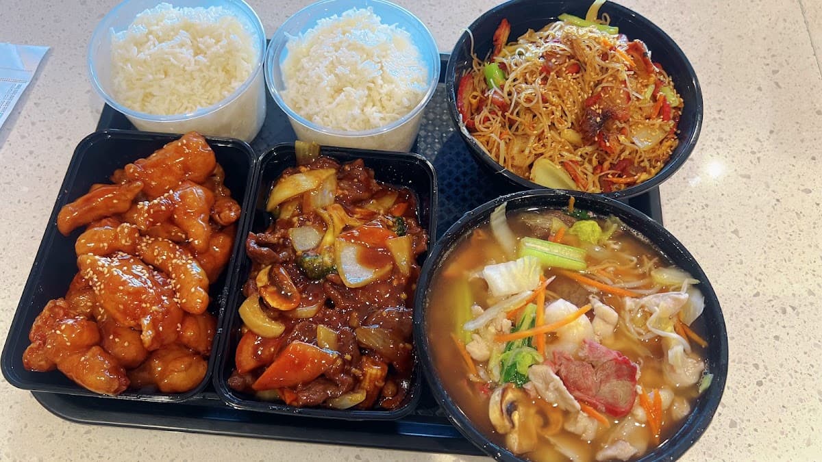 Noodle Paradise photo 2