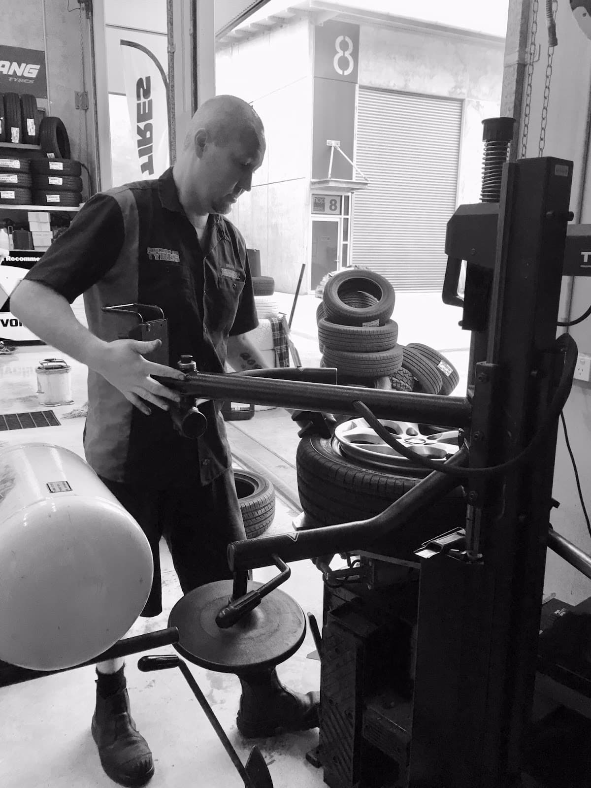 Switched On Mechanical & Switched On Tyres: Helensburgh NSW. photo 3